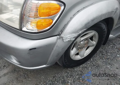 2002 Toyota Sequoia Sr5 z USA, uszkodzony, nr VIN 5TDBT44AX2S106224